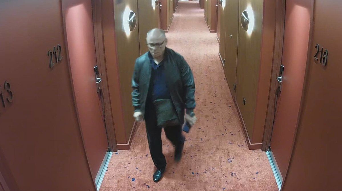 Warszawa: Okradł gości w pokoju hotelowym. Szuka go policja