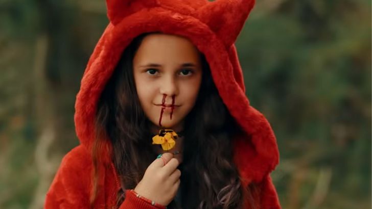 Niewinny wyjazd ze znajomymi zamienia się w mroczny koszmar. Ten horror zmrozi ci krew w żyłach!