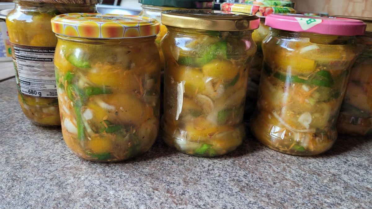 Sałatka do słoików - pyszny dodatek nie tylko do obiadu