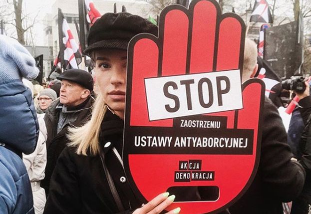 Maffashion protestuje na Czarnym Marszu. Fani: "Szkoda, że POPIERASZ MORDERSTWA!"