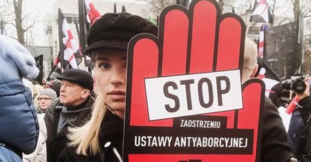 Maffashion protestuje na Czarnym Marszu. Fani: "Szkoda, że POPIERASZ MORDERSTWA!"