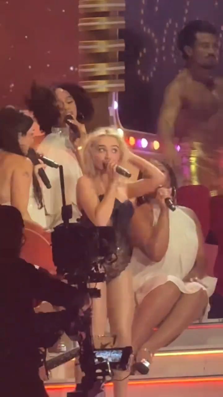 Sabrina Carpenter podczas występu na Coachelli