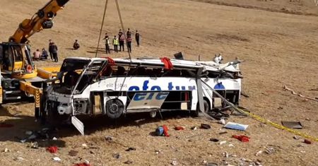 Katastrofa autobusu na tureckiej autostradzie. Nie żyje 14 osób