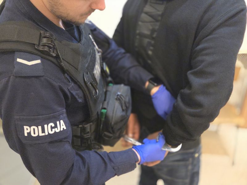 Fot. Licencjodawca. 38-latek miał w kieszeniach 11 woreczków z metamfetaminą