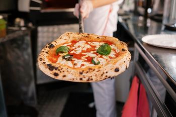 Pizzeria znana na całym świecie wchodzi do Polski. Padła data otwarcia