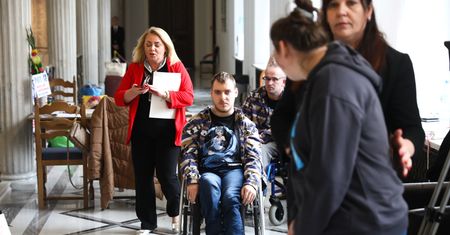 "Lansowali się na niepełnosprawnych". Rozgoryczeni opiekunowie żądają spełnienia obietnicy