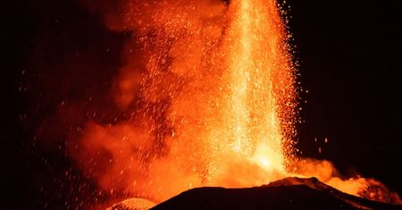 Erupcja wulkanu Etna. Czy pył wulkaniczny dotrze nad Polskę? "Nie jest to wykluczone"
