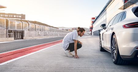 Czas coś przeżyć! Nowa kampania Porsche z Radzimirem Dębskim