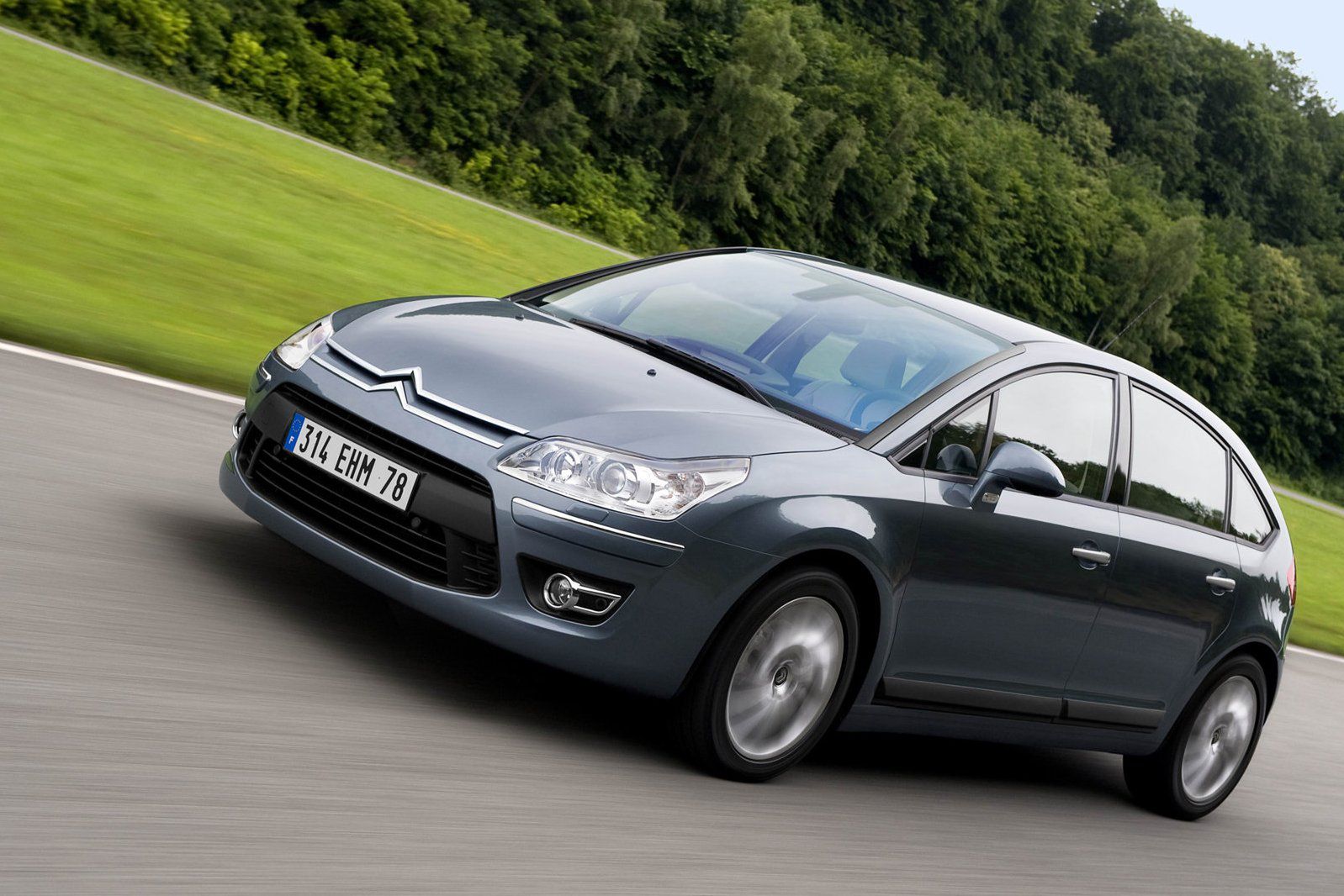 Citroen C4 niesłusznie uznawany jest za kiepski samochód. Nawet jeżeli czasami się psuje, to jest tani w naprawach.
