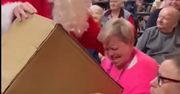 Seniorka dostała prezent. Nie mogła powstrzymać łez