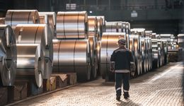 Rosjanie dostarczają aluminium do Chin tonami. Historyczny rekord
