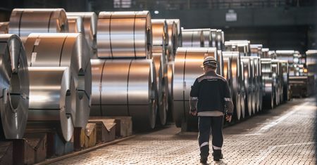 Rosjanie dostarczają aluminium do Chin tonami. Historyczny rekord