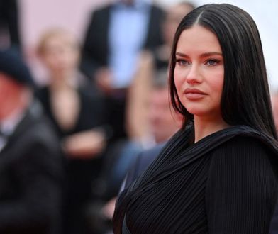 Adriana Lima jest w zaawansowanej ciąży. Gdy weszła na czerwony dywan w Cannes, wszyscy patrzyli tylko na nią