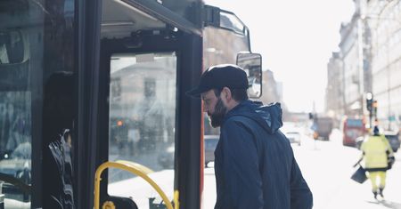 Skandal w autobusie miejskim. Kierowca wyprosił ojca z dzieckiem