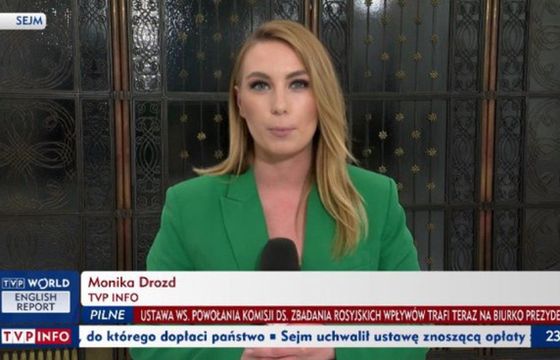 Monika Drozd przygotowuje wejścia na żywo z Sejmu dla TVP Info