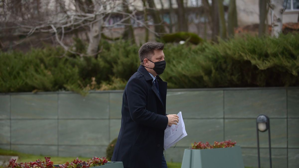 Koronawirus w Polsce. Szef KPRM Michał Dworczyk zapowiada szczegóły Narodowego Programu Szczepień.