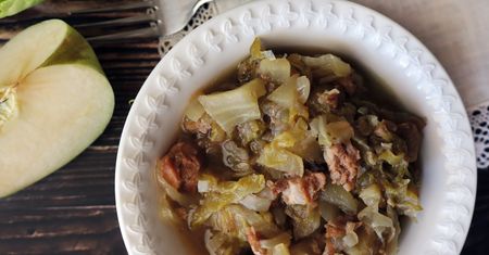 Taki bigos gotuje się w kuchni babci. Jeden dodatek podkręca smak dania