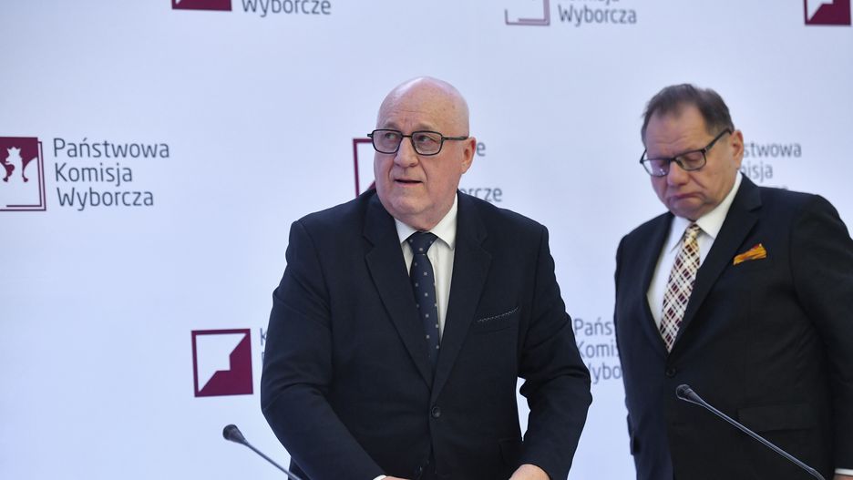 Sylwester Marciniak, Ryszard Kalisz
Warszawa, 01.06.2025. Wybory Prezydenta RP - II tura. Przewodnicz�cy Pa�stwowej Komisji Wyborczej Sylwester Marciniak (L) i cz�onek Ryszard Kalisz (P) na konferencji PKW, 1 bm. w Warszawie. Trwa g�osowanie w II turze wybor�w Prezydenta RP. Do jego zako�czenia obowi�zuje cisza wyborcza. (aldg) PAP/Piotr Nowak
Piotr Nowak
druga, g�osowanie, II, II tura, konferencja, pa�stwowa komisja wyborcza, pierwsza, pkw, prezydenckie, prezydenta rp, wybory, pierwsza konferencja prasowa