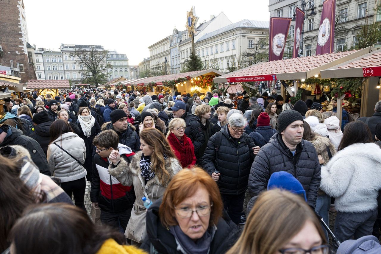 Kraków: Wzmożone środki bezpieczeństwa na Jarmarku Bożonarodzeniowym