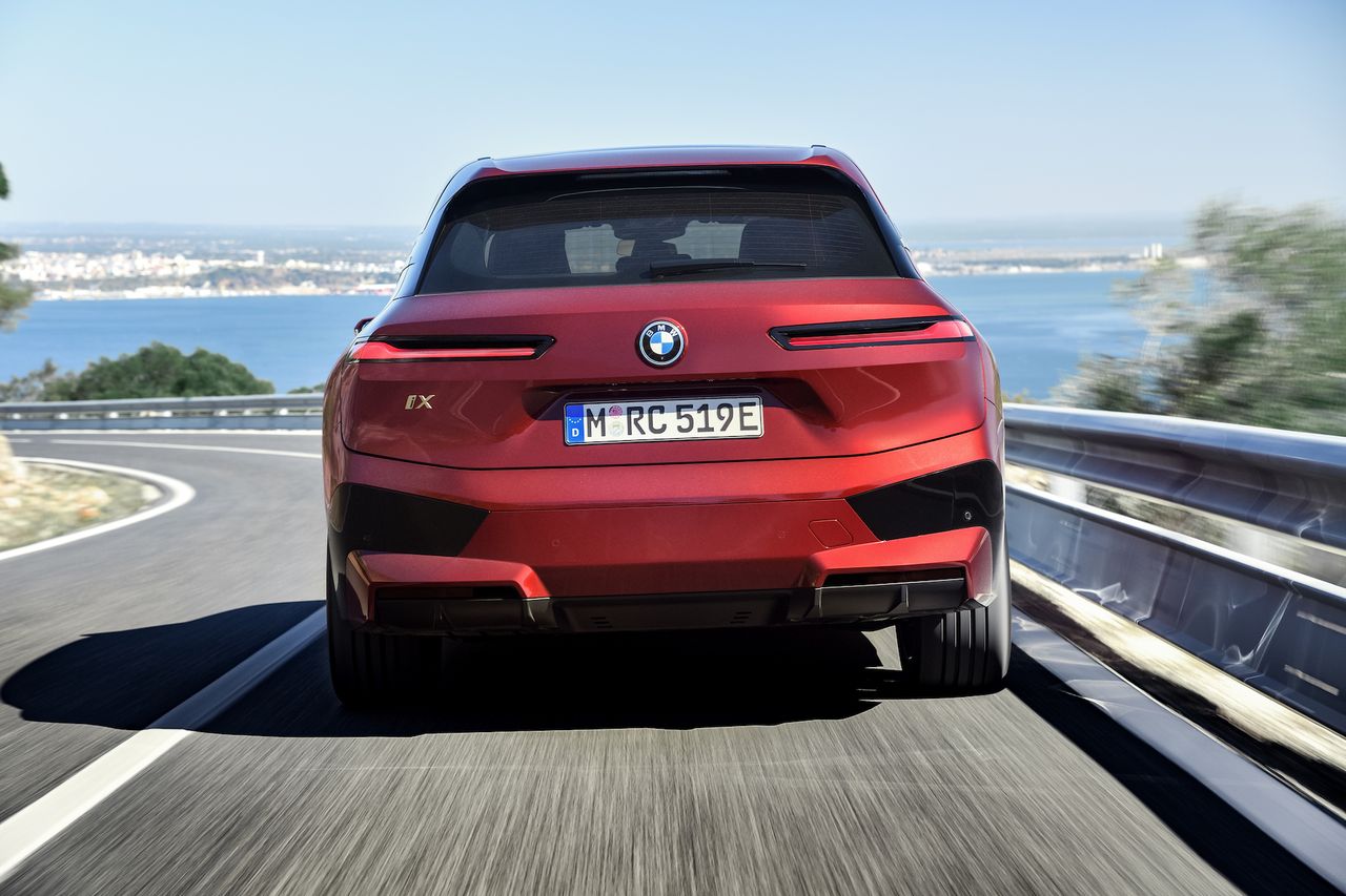 BMW iX (2021) (fot. BMW)