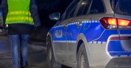 Zatrzymanie podczas kontroli drogowej w Ożarowie. 46-latek trafił do aresztu