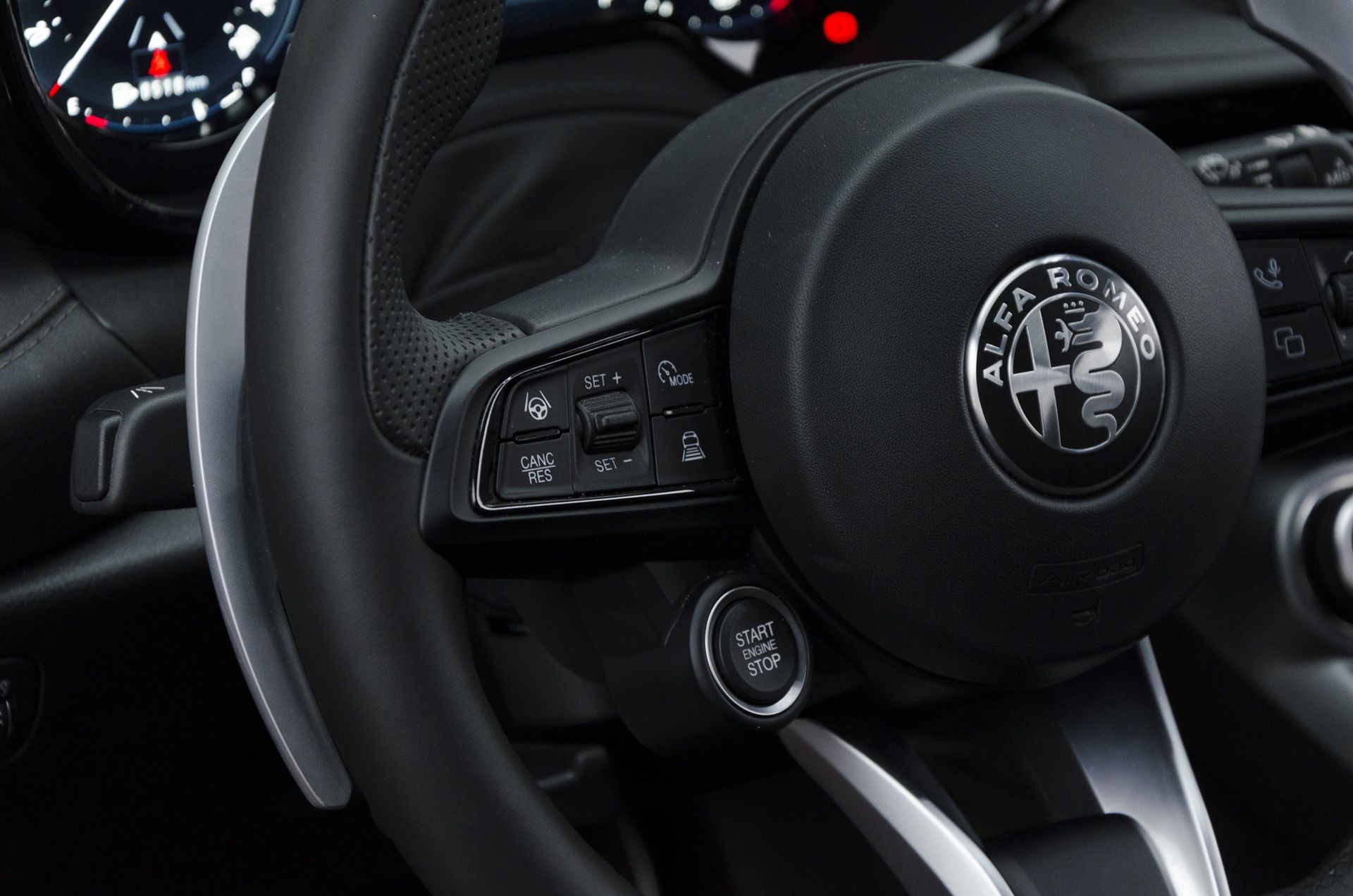 Alfa Romeo Tonale vs. Range Rover Evoque