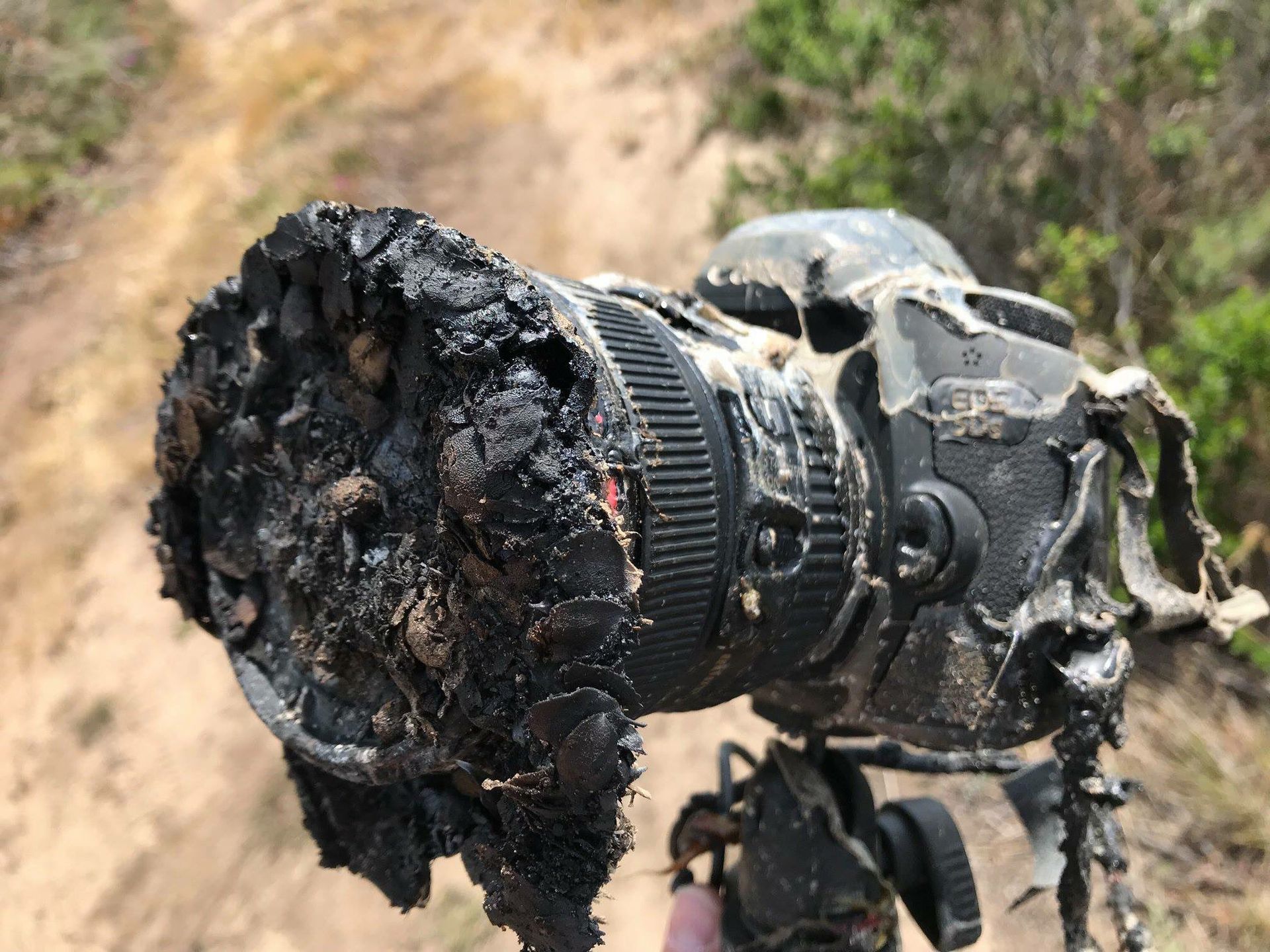 Uważaj, gdy fotografujesz start rakiety. Twój aparat tego nie przeżyje 1