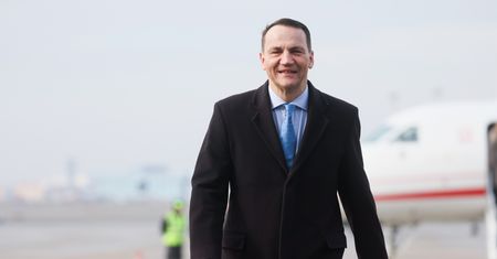 Były premier o nowym stanowisku dla Sikorskiego: w kraju ma zadania