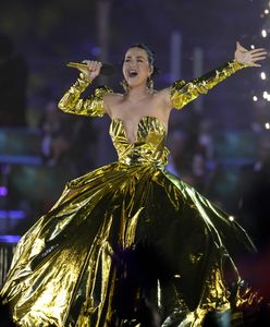 Katy Perry w "królewskiej" sukni. Skąpana w złocie zaśpiewała dla Karola III