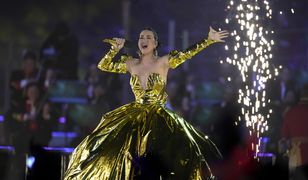 Katy Perry w "królewskiej" sukni. Skąpana w złocie zaśpiewała dla Karola III