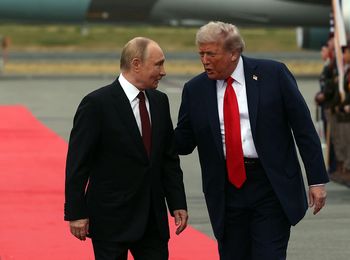 "Przeciąganie liny" na rynku ropy. Co Trump zrobi w sprawie Rosji?