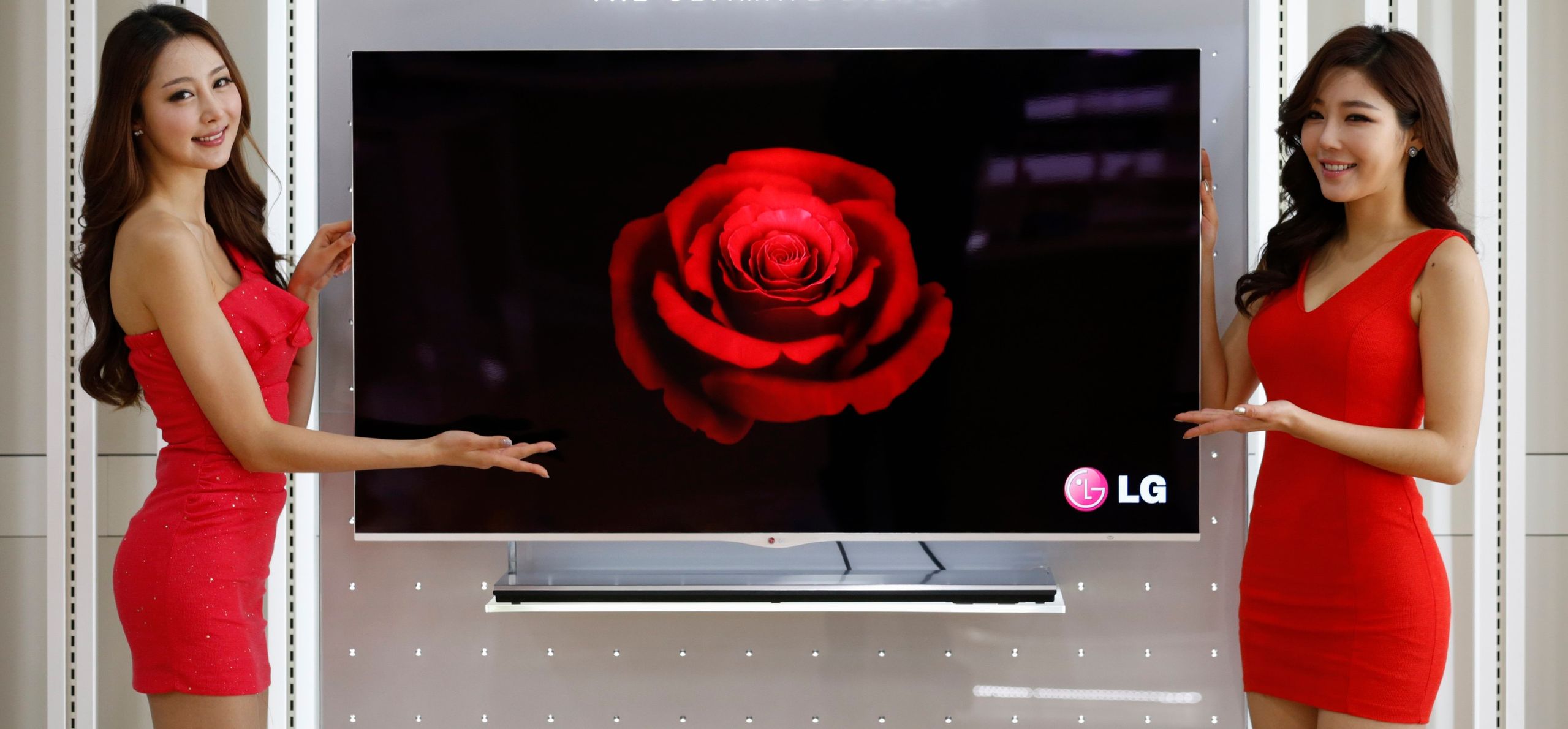 LG OLED EG910V: tak wygląda przyszłość telewizorów? 2