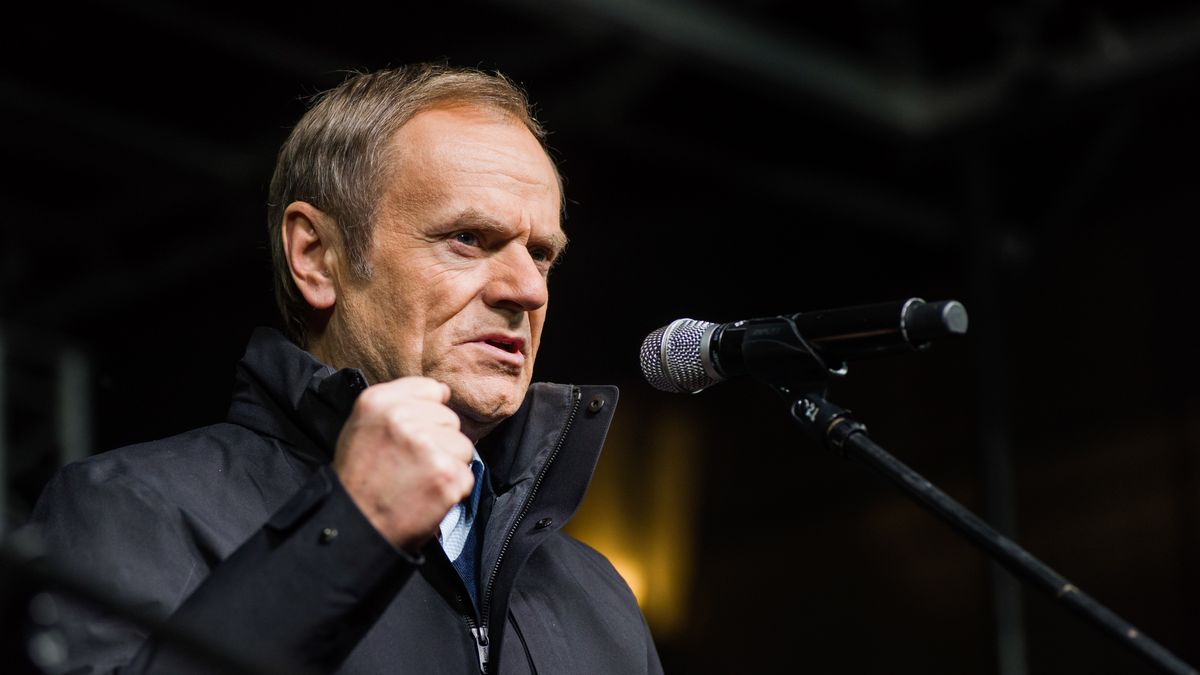 WARSAW, MAZOWIECKE, POLAND - 2021/12/19: Donald Tusk, the top opposition leader and chairman of the Platforma Obywatelska PO (Civic Platform) political party speaks during the demonstration.
Thousands of people came to the presidential palace in Warsaw to protest against restrictions of media freedom by the Polish government. On Friday 17th of December a bill to restrict foreign ownership of Polish media was unexpectedly passed by the Polish parliament. The proposed law is seen to be aimed in particular at Polands largest private broadcaster  US-owned TVN, whose coverage is often critical of the government and is seen by many as a TV station that defends freedom of speech. The bill (called Lex TVN) now heads to the president, Andrzej Duda, who must decide whether to sign it into law. If he does so, it could prompt a diplomatic crisis with the US, which has strongly criticised the legislation. (Photo by Attila Husejnow/SOPA Images/LightRocket via Getty Images)