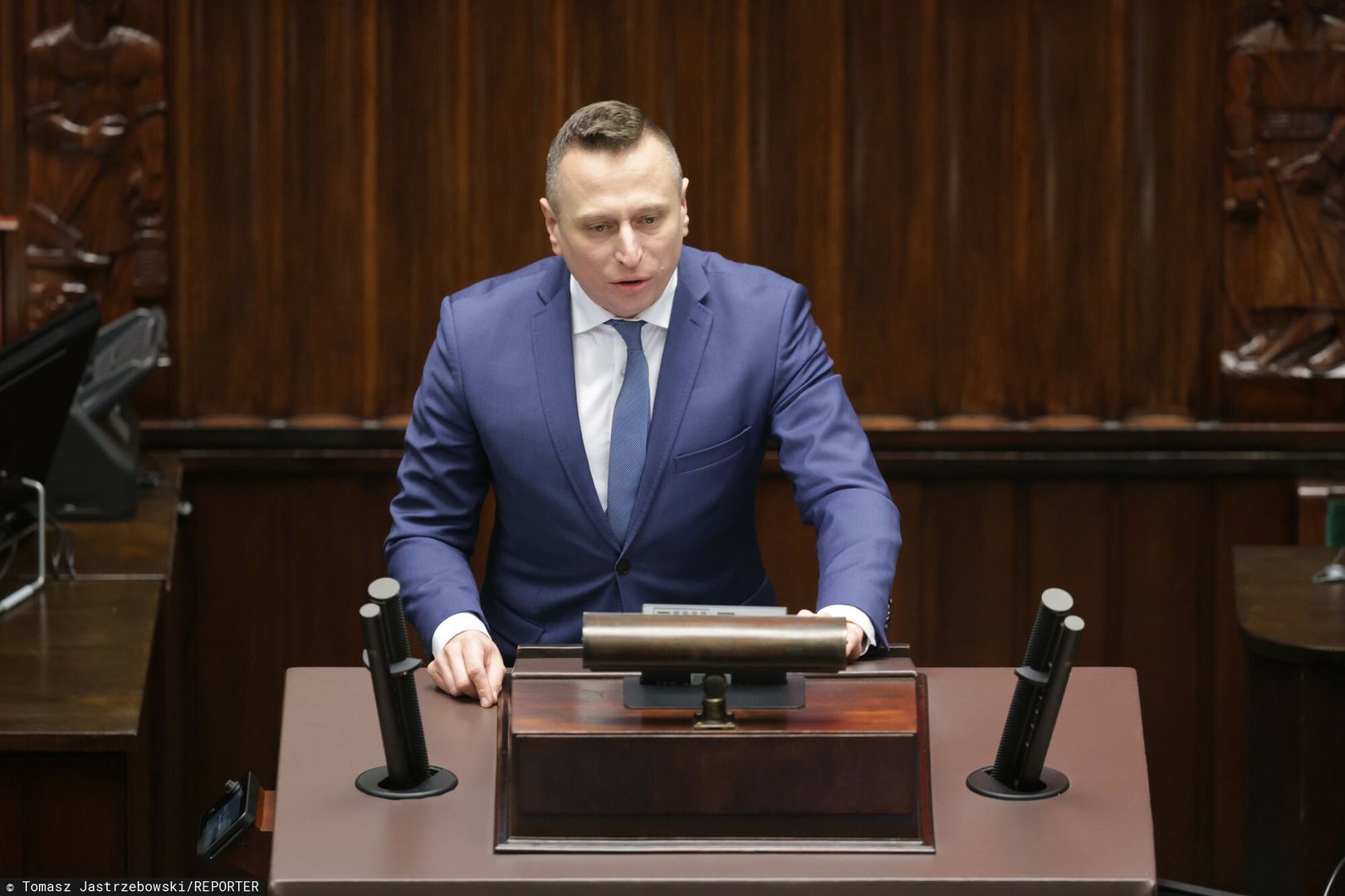 "Nie mają żadnych argumentów". Brejza ocenił przepychanki przed Sejmem