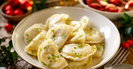 Pierogi wigilijne mogą mieć różne farsze. Ważne, aby nie zawierały jednego składnika