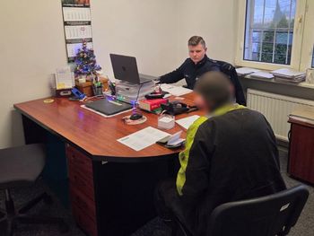 Kociewie: Alimenciarz ukrył się przed policją. Znaleźli go w szafie