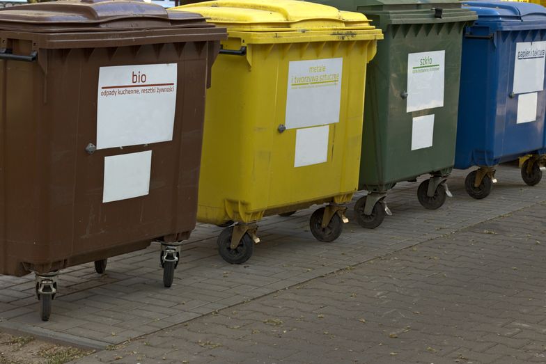 Starej firany oraz odzieży nie wyrzucą na osiedlu. Zmiany weszły w życie