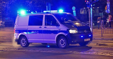 Policjant zostawił martwych kolegów na jezdni i uciekł. Tragedia w Kobyłce