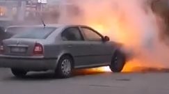 Białystok. Pożar samochodu na parkingu