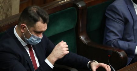 Zamieszanie wokół urlopu Mejzy. "Szopka"