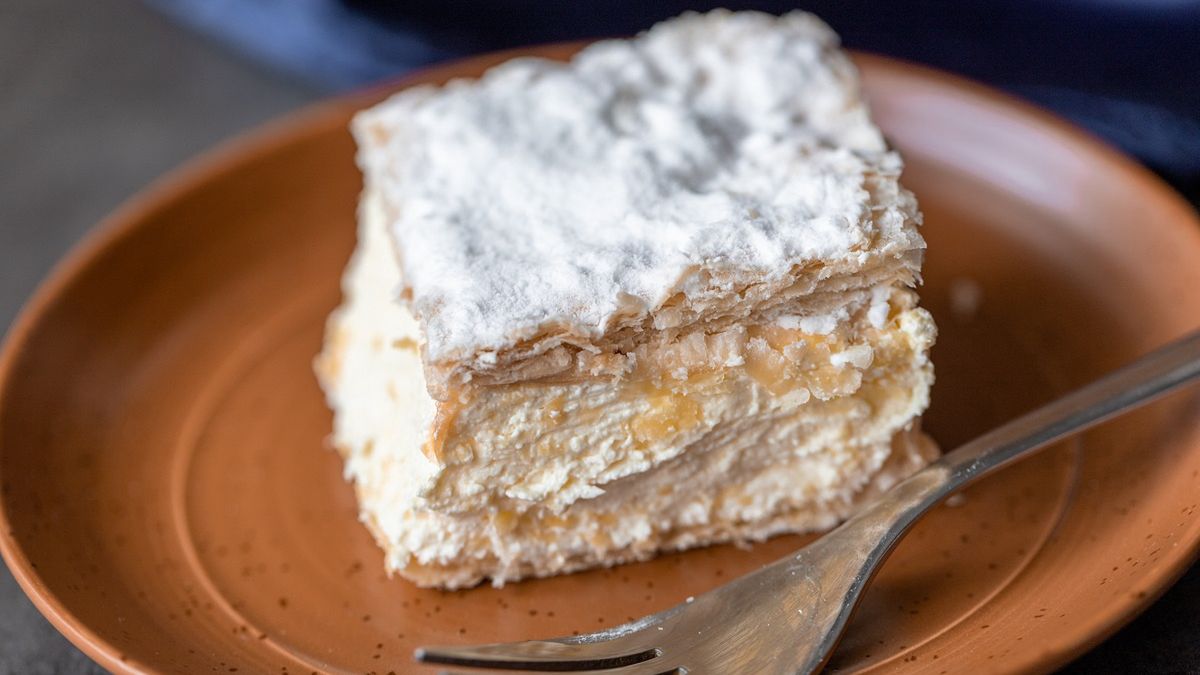 Najprostszy przepis na napoleonkę. Kruchutkie ciasto i aksamitny waniliowy krem