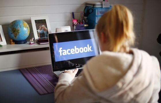 Facebook uruchomił w Polsce konta dla nastolatków. "Zapewnienie rodzicom spokoju ducha"