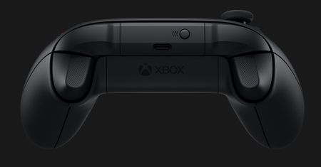 Pad do Xbox Series X na baterie AA. Microsoft tłumaczy, dlaczego wybrał to rozwiązanie