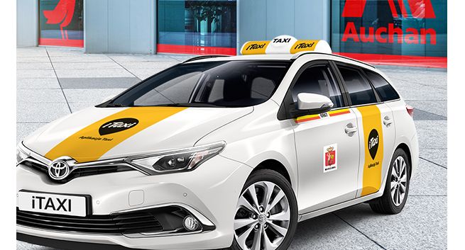 Kierowcy z iTaxi będą dowozić zestawy zakupowe z Auchan