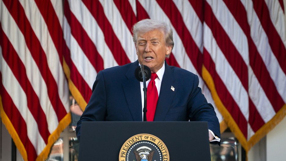US President Donald Trump during a ceremony to posthumously award Charlie Kirk the Presidential Medal of Freedom, in the Rose Garden of the White House in Washington, DC, USA, 14 October 2025. EPA/WILL OLIVER Dostawca: PAP/EPA.
