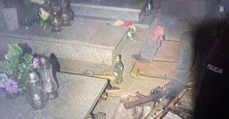 Urządził imprezę na cmentarzu. Piekł kiełbaski i spał na nagrobku