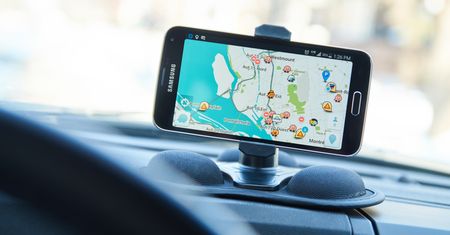 Mapy Google z najlepszą funkcją aplikacji Waze – nowość pozwoli zgłaszać kontrole prędkości