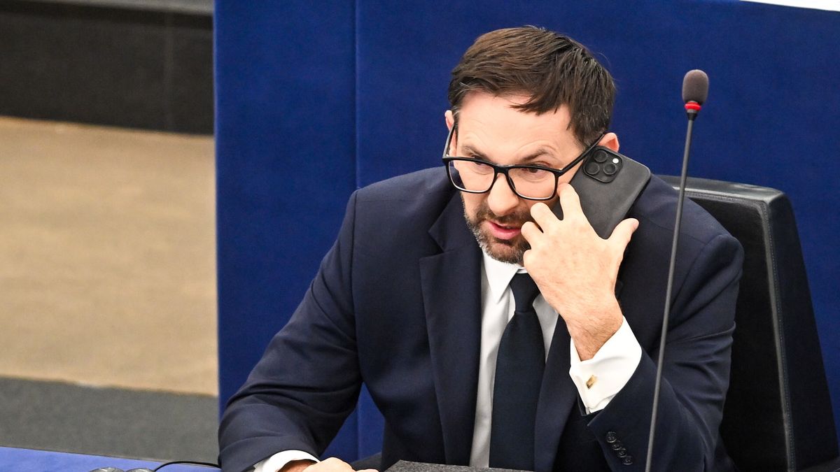 Daniel Obajtek
Strasburg, Francja, 18.09.2024. Europose� Daniel Obajtek na sali obrad Parlamentu Europejskiego w Strasburgu, 18 bm. w drugim dniu posiedzenia parlamentu. (sko) PAP/Radek Pietruszka
Radek Pietruszka
parlament, Parlament Europejski, plenarna, polityk polityka, pos�owie, sesja