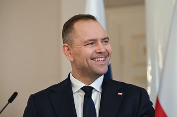 Zapytali Polaków o Nawrockiego. Tak oceniamy prezydenta