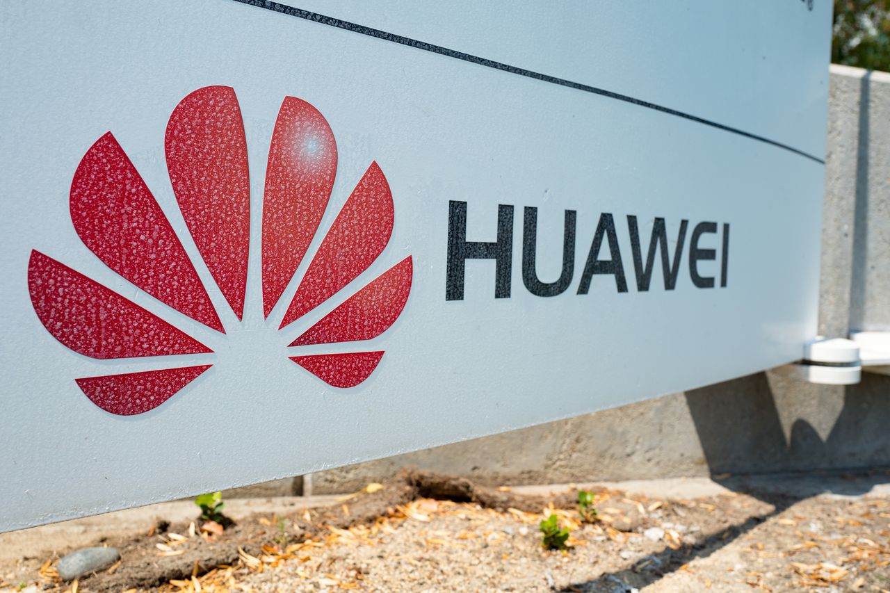 Huawei błędnie zaznaczył terytorium Chin na mapie w trakcie prezentacji na żywo, fot. Smith Collection/Gado/Getty Images